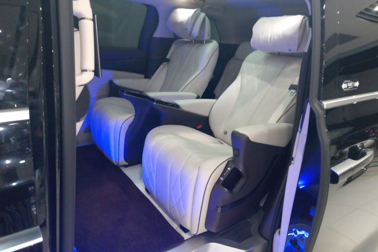 Used Denza D9 2024 DM-i 980 Four-Wheel Drive Prestige Model
