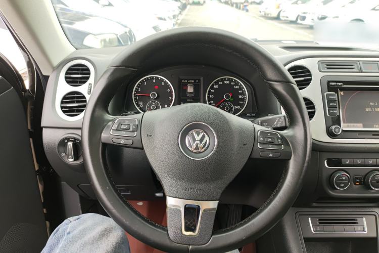 Used Volkswagen Tiguan 2015 1.8TSI Automatic All-Wheel-Drive Luxury Model Steering Wheel