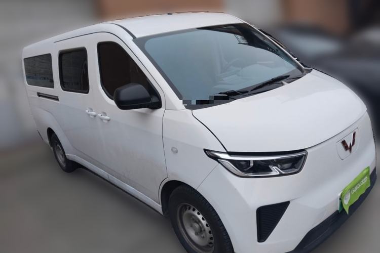 Used Wuling Yangguang 2024 300KM Comfort Version Passenger Van 75kW
