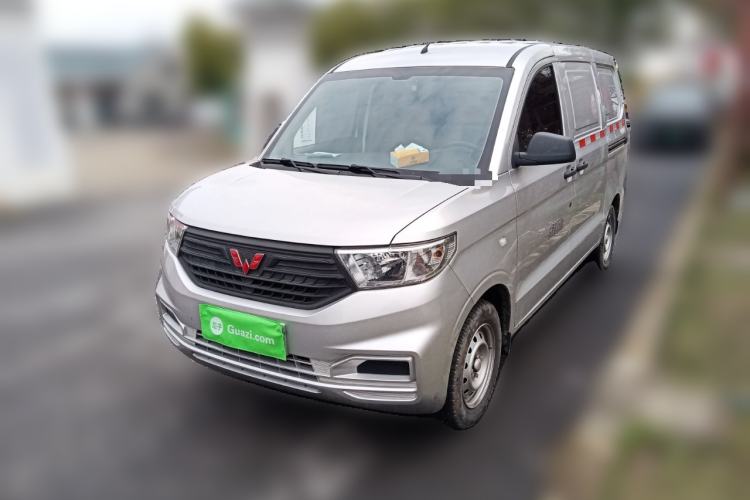 Used Wuling Hongguang V 2022 1.5L Jingqu Edition Enclosed-Window Vehicle with Hydraulic Power Steering LAR