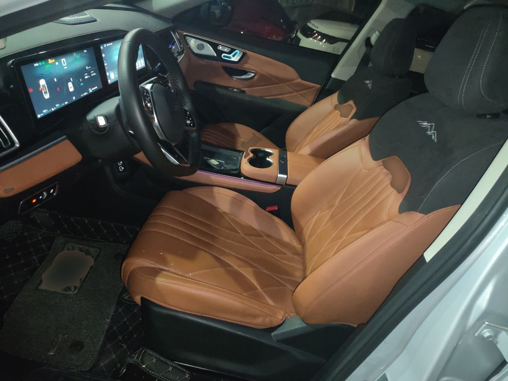 Переднее сиденье в автомобиле