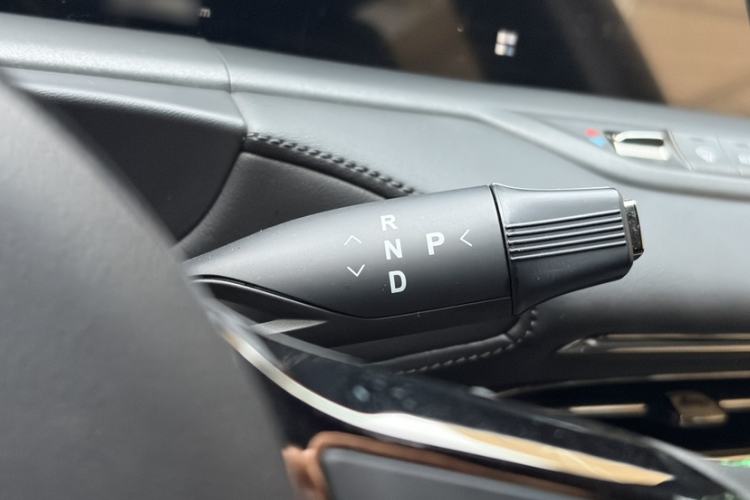 Used VOYAH FREE 2025 318 259 km All-Wheel-Drive Exploration Edition
