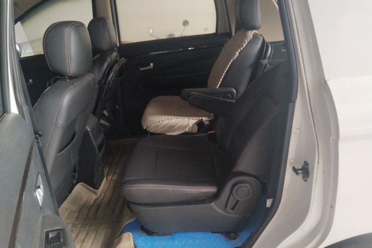 Used Dongfeng Fengon 370 2016 1.5L Manual Luxury Version SFG15-02 7 Seats
