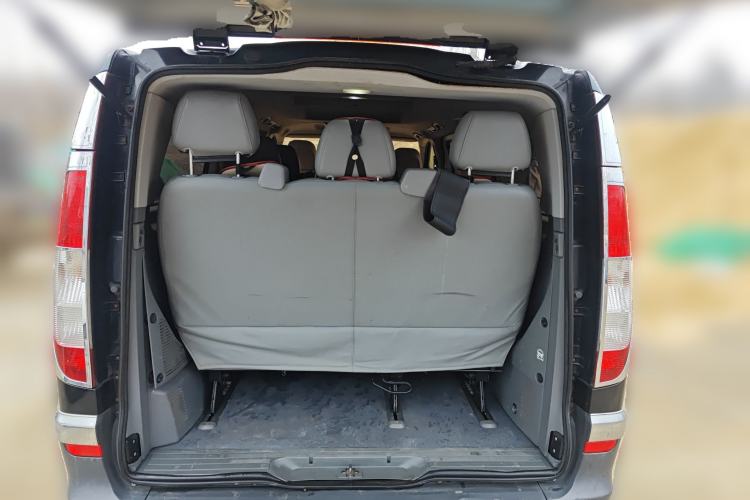 Used Mercedes-Benz Vito 2010 2.5L Elite Edition
