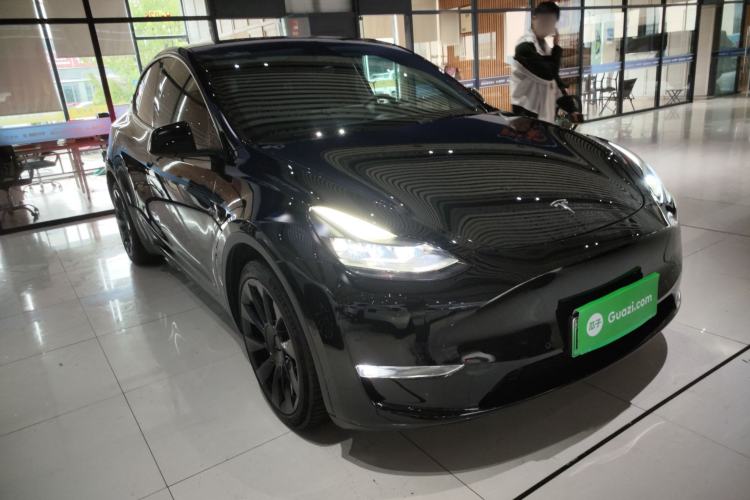 Used Tesla Model Y 2021 Standard Range Rear-Wheel Drive Version Front Right 45 Deg