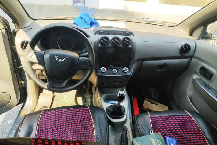 Used Wuling Hongguang 2010 1.4L Practical Version Center Console