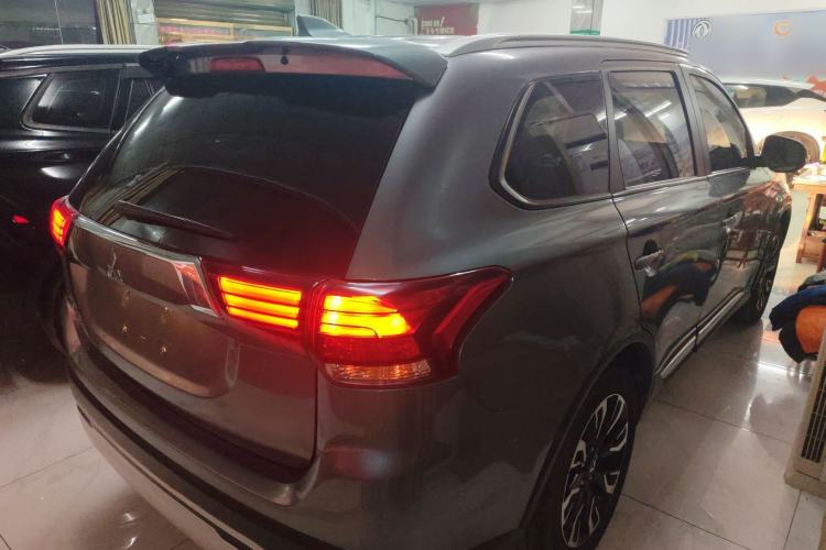 Used Mitsubishi Outlander 2019 2.0L Two-Wheel Drive Comfort Edition 5 Seats China VI Standard