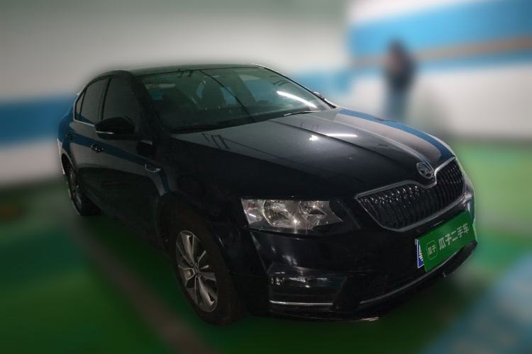 Used Skoda Octavia 2017 1.6L Automatic Chuanxing Edition Front Right 45 Deg
