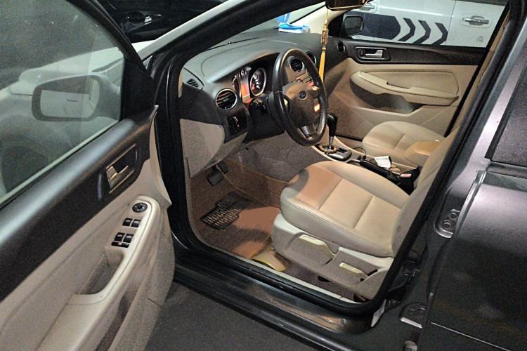 Used Ford Focus 2013 Sedan Classic 1.8L Automatic Fashion Edition