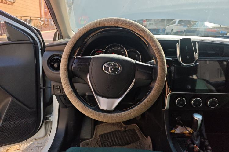 Used Toyota Levin 2017 Revised Version 185T CVT New Sharp Edition China VI Standard Steering Wheel