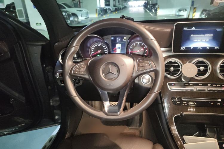 Used Mercedes-Benz GLC 2019 Facelift GLC 260 L 4MATIC Luxury Model Steering Wheel