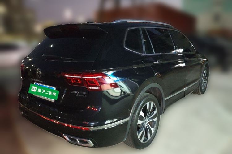 Used Volkswagen Tiguan L 2023 Facelifted 380TSI Automatic All-Wheel Drive R-Line Plus Version 7-Seater
