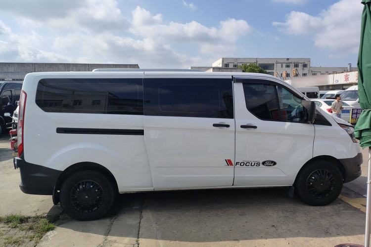 Used Ford Transit 2020 2.0T Diesel Multi-Function Commercial Vehicle Mid-Chassis Low-Roof Design with Dual Rear Doors Meeting China VI Emission Standards