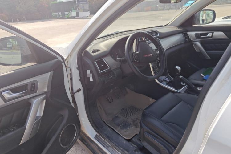 Used Haval H2 2014 1.5T Manual Two-Wheel Drive Elite Edition Interior 3
