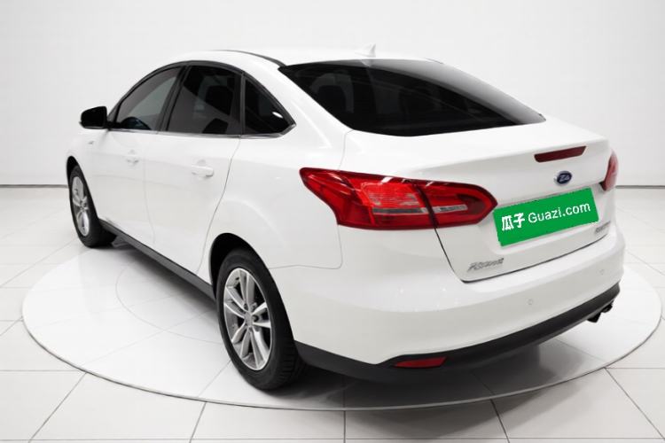 Used Ford Focus 2018 Sedan Classic EcoBoost 180 Automatic Elite Model Exterior 2