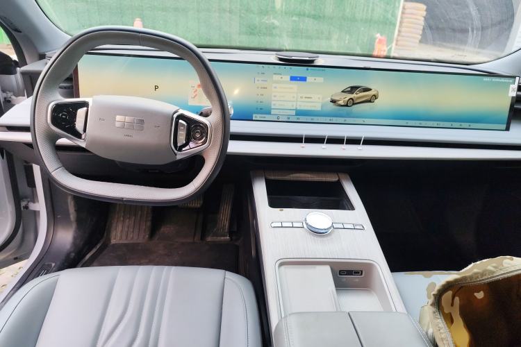 Used Geely Galaxy E8 2024 550 km Range Rear-Wheel-Drive PRO Interior 2