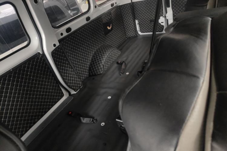 Used Wuling Yangguang 2024 300KM Comfort Version Passenger Van 75kW
