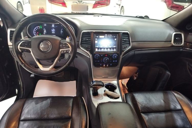 Used Jeep Grand Cherokee 2015 3.6L Luxury Navigation Edition
