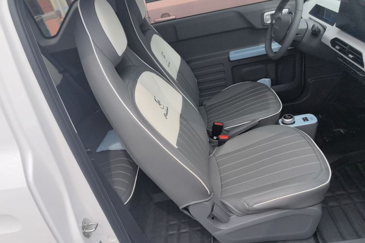 Used Geely Galaxy Panda 2024 Panda Mini 200km Endurance Bear Right Front Seat