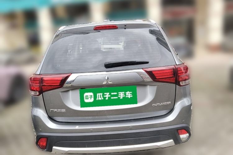 Used Mitsubishi Outlander 2018 2.0L Two-Wheel-Drive Jiale Edition 7-Seater Rear