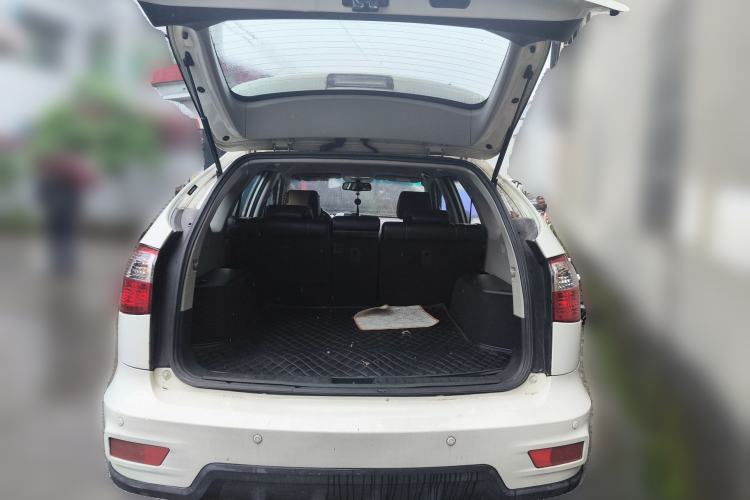 Used BYD S6 2014 2.0L Manual Luxury 5-Seater Trunk