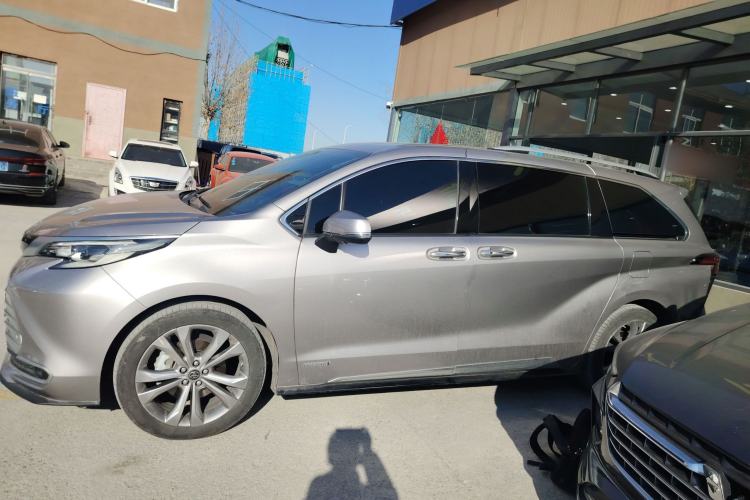 Used Toyota Sienna 2021 2.5L Hybrid Platinum Edition
