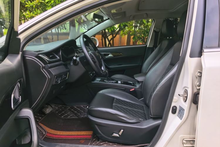 Used Zotye Z560 2017 1.5T CVT Luxury Model Interior 2