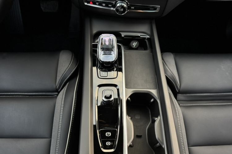 Used Volvo XC60 New Energy 2025 Plug-in Hybrid Long-Range All-Wheel Drive Zhiyuan Extreme Night Black Edition