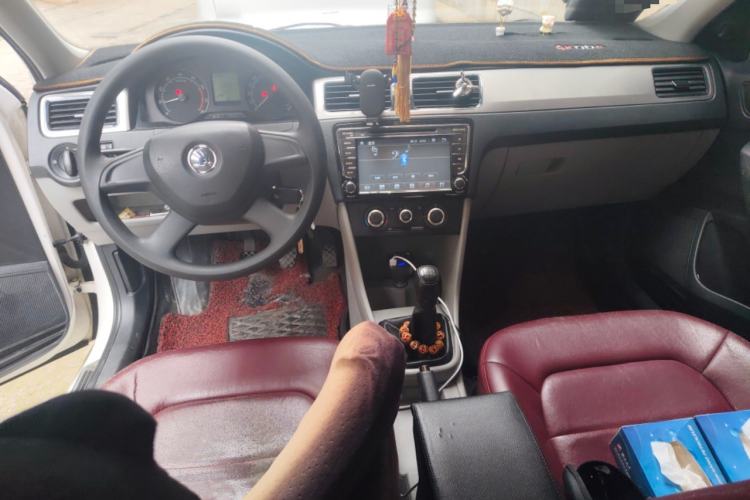 Used Skoda Rapid 2013 1.4L Manual Enjoyment Model Center Console