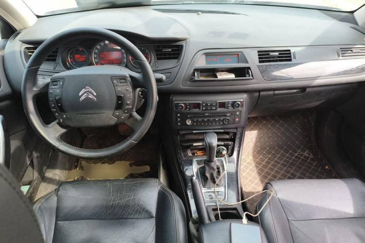 Used Citroen C5 2013 2.0L Automatic Luxury Model Center Console