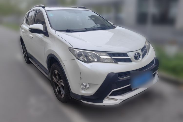 Used Toyota RAV4 2016 2.0L CVT Two-Wheel Drive Fashion Edition China V Standard Front Right 45 Deg