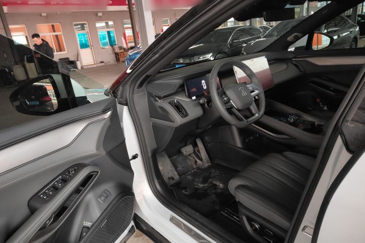 Used BYD Song L EV 2025 Intelligent Driving Version 662 km LiDAR Excellence Edition
