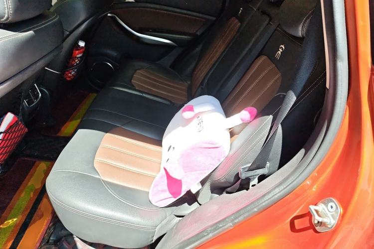 Used BYD Song New Energy 2017 Song DM 1.5TID All-Wheel Drive Prestige Model Left Rear Seat