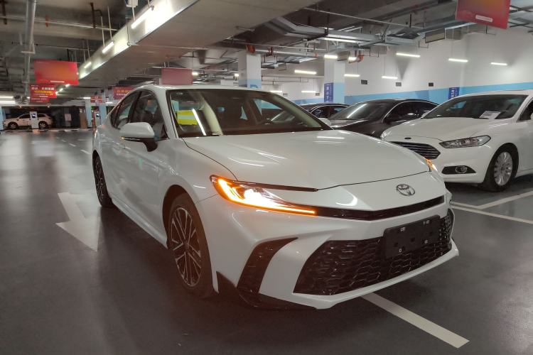 Used Toyota Camry 2026 Model Dual-Engine 2.0HSE Sport Lite Edition