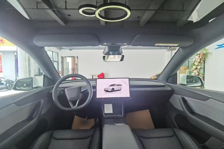 Used Tesla Model Y 2026 Rear-Drive Model Interior 2