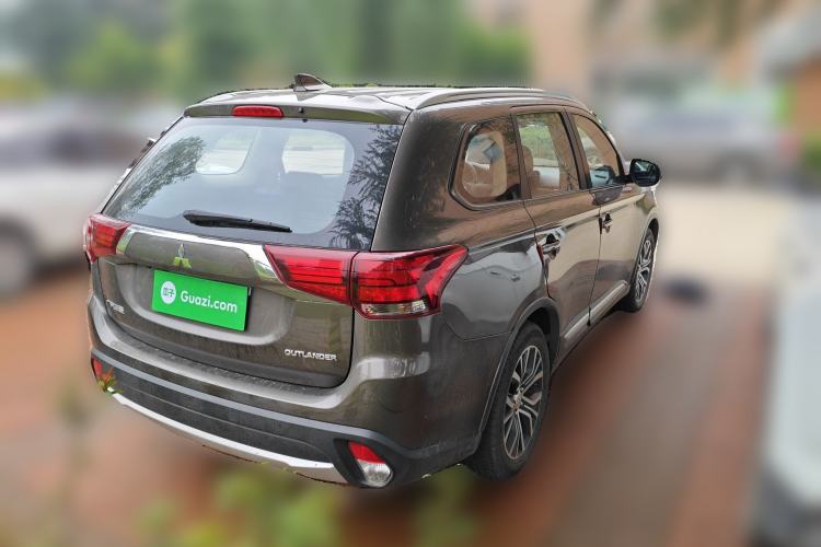 Used Mitsubishi Outlander 2017 2.0L Two-Wheel Drive Glory Edition 5 Seats Rear Right 45 Deg