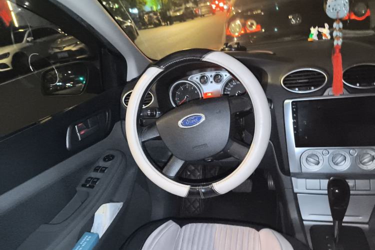 Used Ford Focus 2013 Hatchback Classic 1.8L Automatic Base Model
