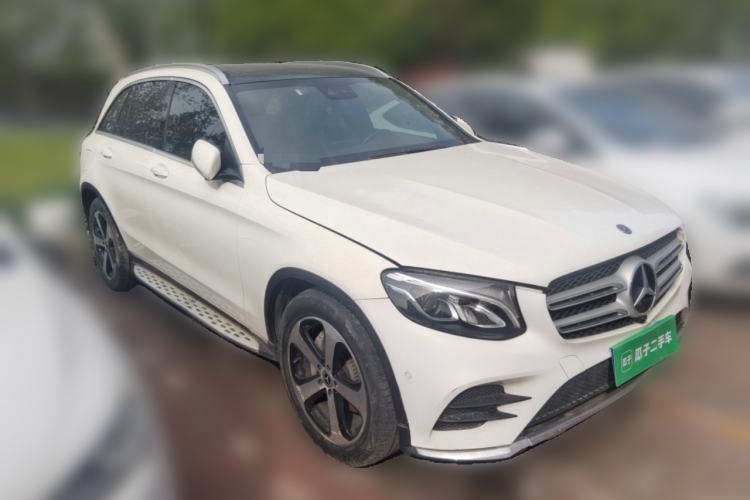 Used Mercedes-Benz GLC 2018 GLC 260 4MATIC Luxury Model Front Right 45 Deg