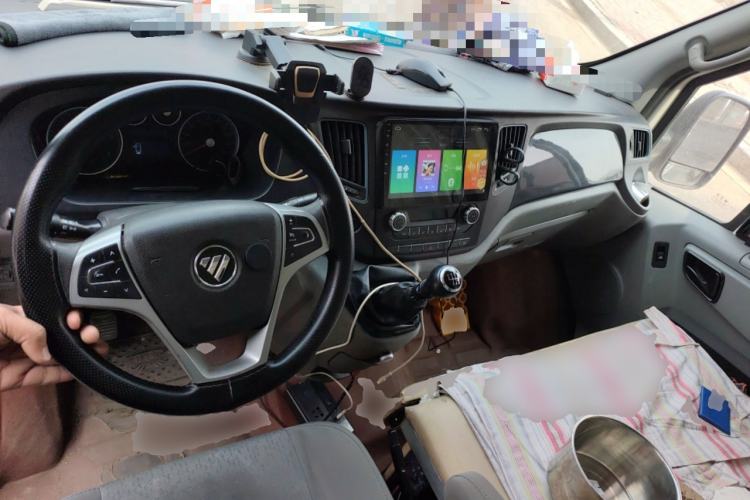 Used Foton Toano 2024 Joy Elephant Van Cummins 2.8T Manual Transmission Long Wheelbase Ultra-High Roof Rear Dual Tires 3-Seater
