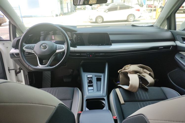 Used Volkswagen Golf 2021 280TSI DSG Pro Center Console