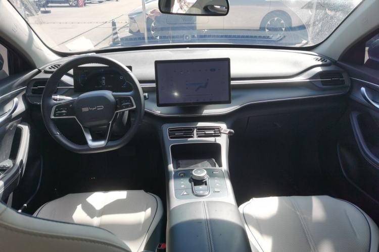 Used BYD Destroyer 05 2024 HONOR Edition DM-i 55KM Luxury Model Center Console