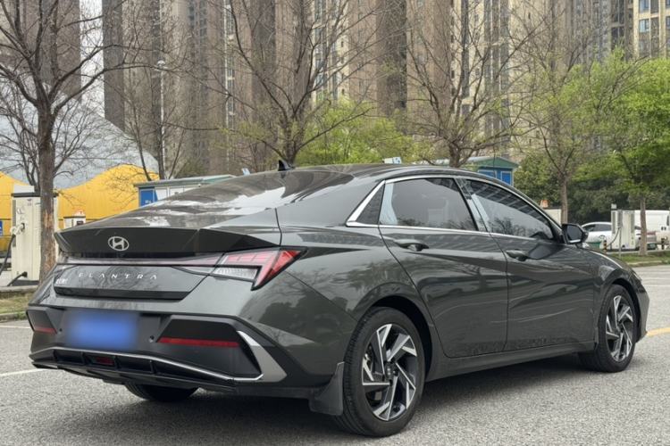 Used Hyundai Elantra 2023 1.5L CVT LUX Prestige Edition Exterior 8