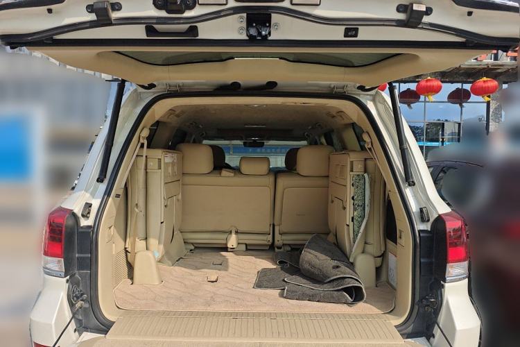 Used Toyota Land Cruiser 2015 4.6L V8 Middle East Limited Edition Trunk