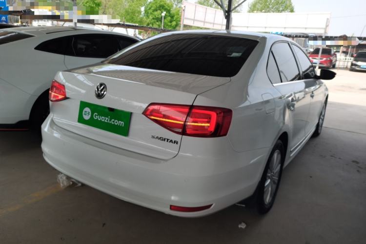 Used Volkswagen Sagitar 2015 1.6L Manual Comfort Model