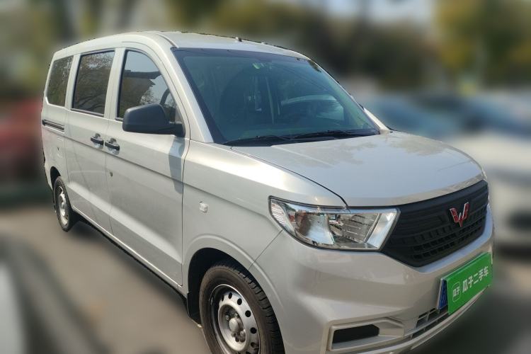 Used Wuling Hongguang V 2022 1.5L Jingqu Edition Electric-Assist LAR Front Right 45 Deg