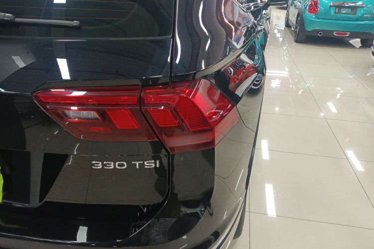 Used Volkswagen Tiguan L 2024 Outstanding Model 330TSI Automatic Two-Wheel Drive R-Line Dragon Glory Edition Right Rear Taillight