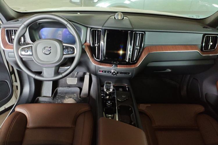 Used Volvo XC60 New Energy 2025 Plug-in Hybrid Long-Range All-Wheel Drive Smart Luxury Edition