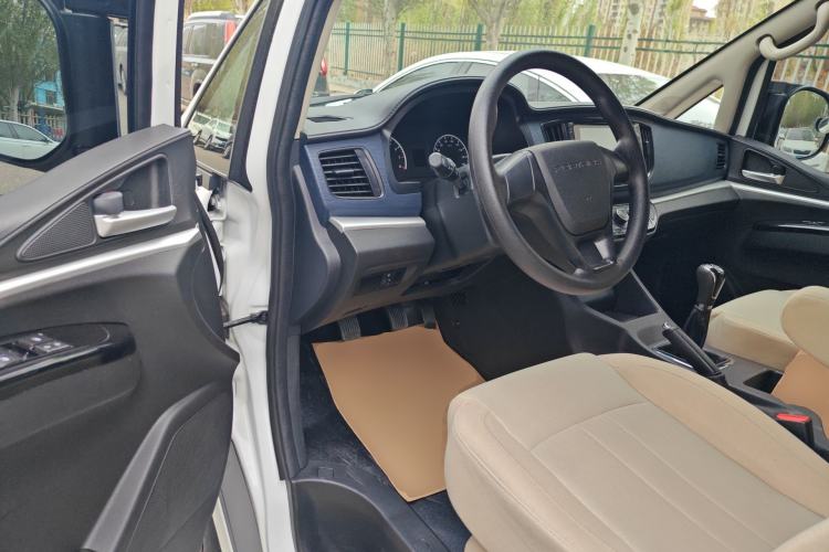 Used FORTHING Lingzhi 2023 M5L 1.6L Base Model 7 Seats
