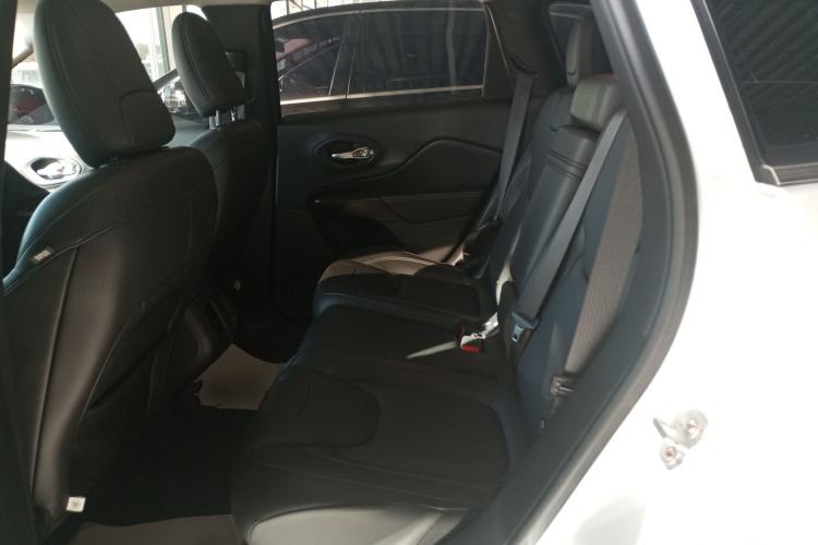 Used Jeep Cherokee 2017 2.0L Superior Edition
