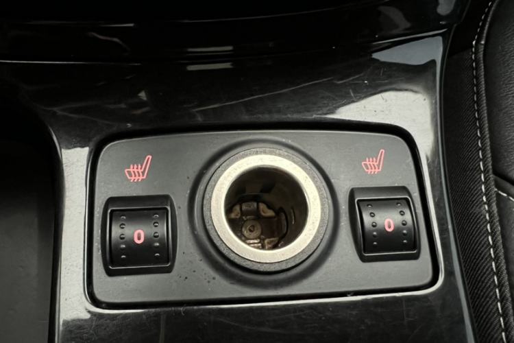 Used Ford Kuga 2015 2.0L GTDi Four-Wheel-Drive Sport Model Interior 3